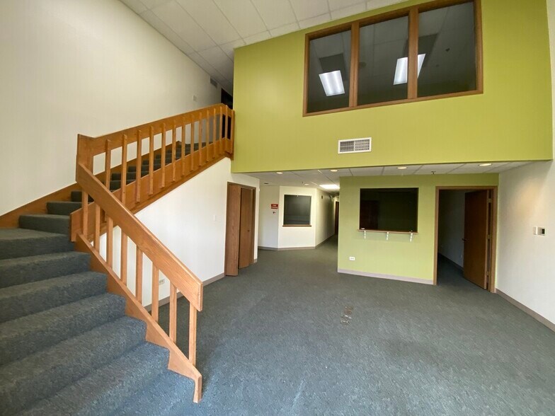 More Photos Of 12549 Holiday Dr, Alsip Warehouse For Lease