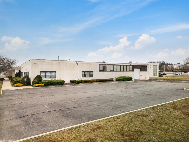 More Photos Of 170 Eileen Way, Syosset Flex For Lease