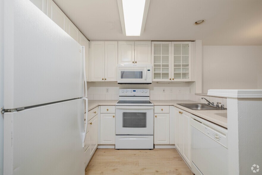 More Photos Of 4719 15th Ave NE, Seattle Apartments For Sale