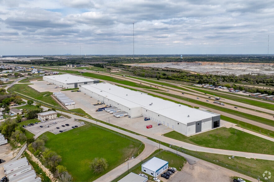 More Photos Of 4521 N US Highway 67, Midlothian Unknown For Lease