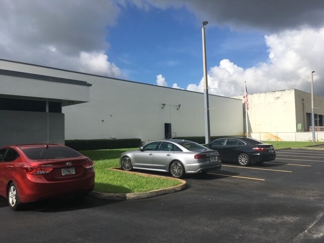 More Photos Of 50 NE 179th St, Miami Manufacturing For Lease