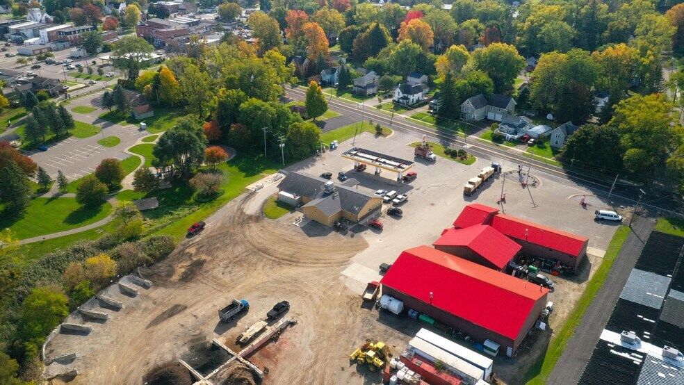 More Photos Of 390 W Main St, Stockbridge Service Station For Sale