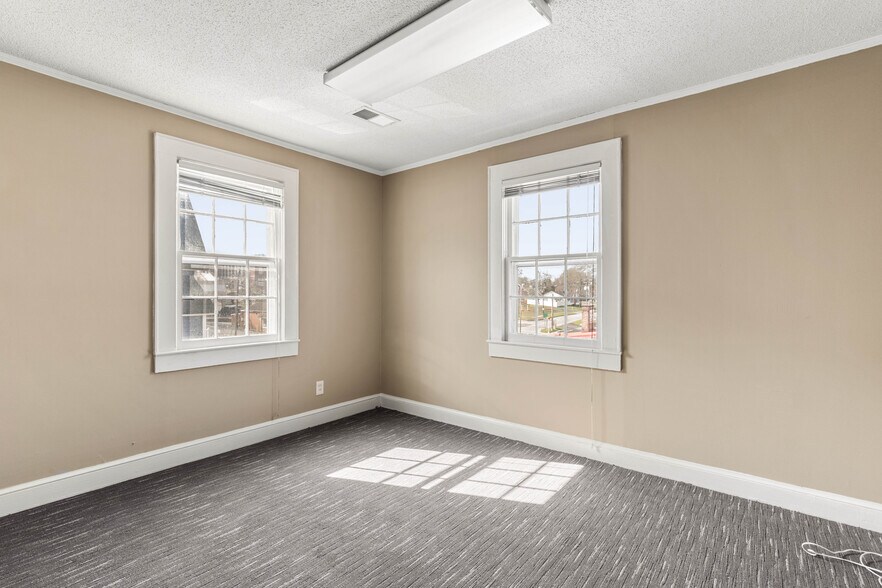 More Photos Of 302 N White St, Lancaster Office For Sale