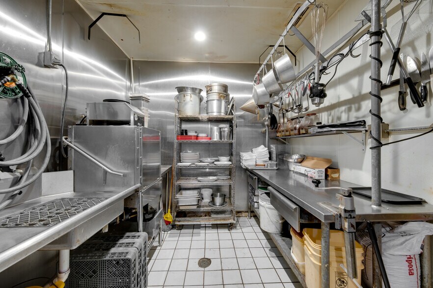 More Photos Of 17589 TX-19 Hwy, Montalba General Retail For Sale