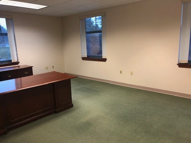 More Photos Of 5 Community Dr, Augusta Office For Sale