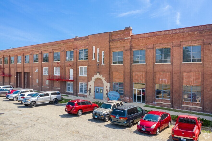 More Photos Of 2701 Deborah Ave, Zion Warehouse For Lease