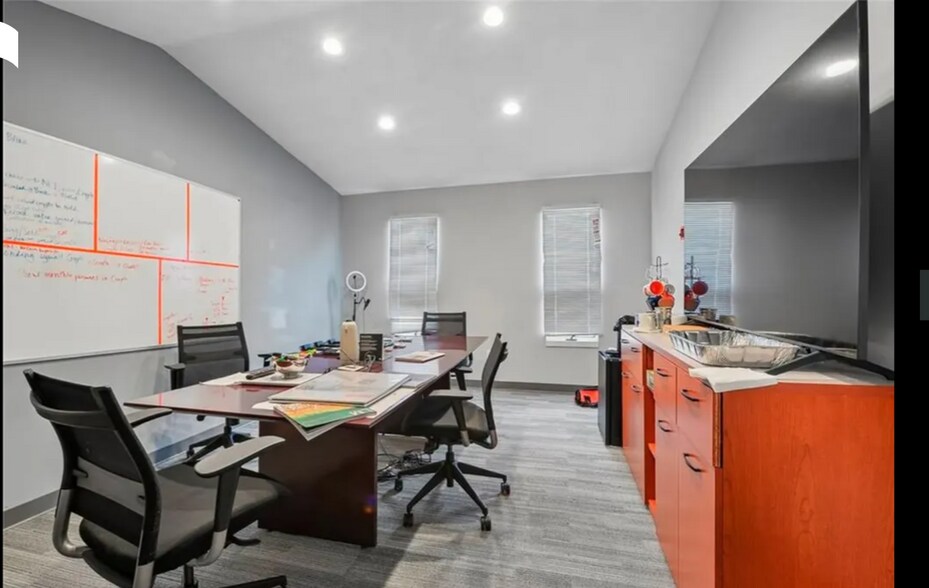 More Photos Of 450 Old Baptist Rd, North Kingstown Loft Creative Space For Sale