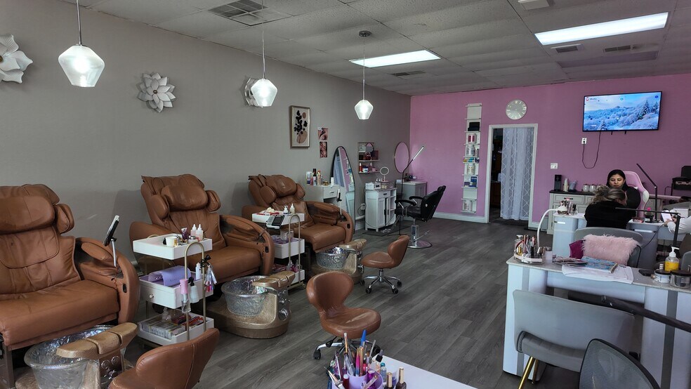 More Photos Of 2401 W Cervantes St, Pensacola General Retail For Sale