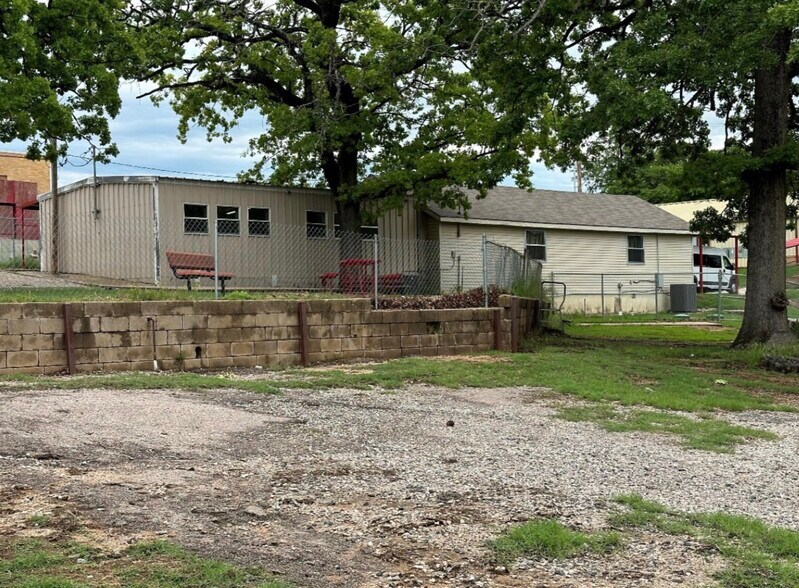 More Photos Of 306 E Neil Armstrong Pl, Tishomingo Schools For Sale