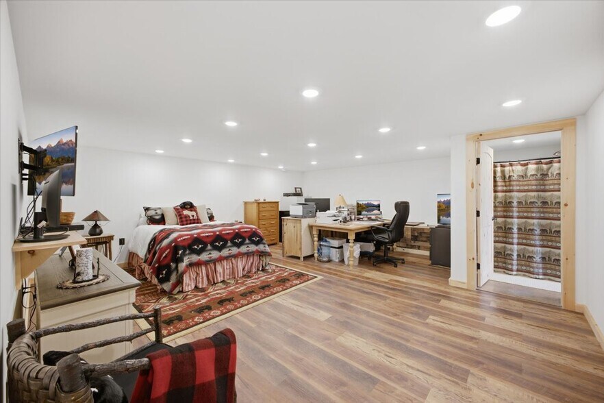 More Photos Of 6275 State Highway 30, Indian Lake Flex For Sale