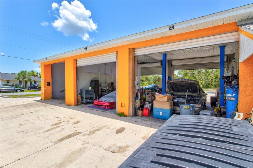 More Photos Of 15182 Dahlgren Ave, Port Charlotte Carwash For Lease