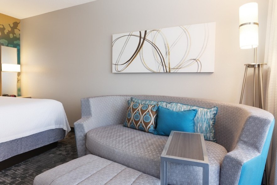 More Photos Of 3040 Ross Clark Cir, Dothan Hotel For Sale