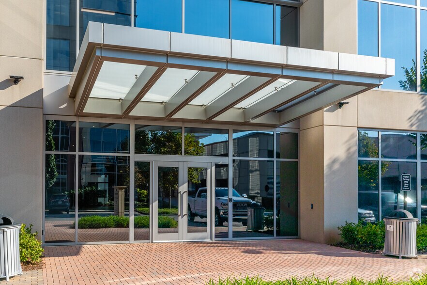 More Photos Of 310 Seven Springs Way, Brentwood Office Residential For Lease