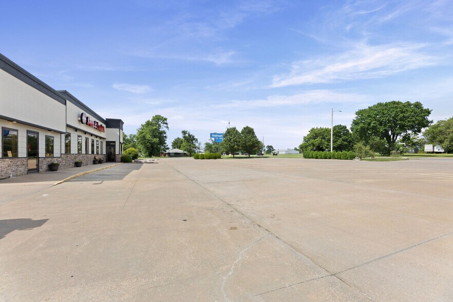 More Photos Of 2150 N State St, Iola Restaurant For Lease