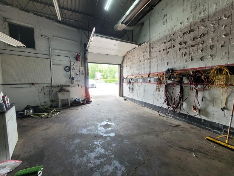 More Photos Of 378 Como Ave, Saint Paul Auto Dealership For Sale