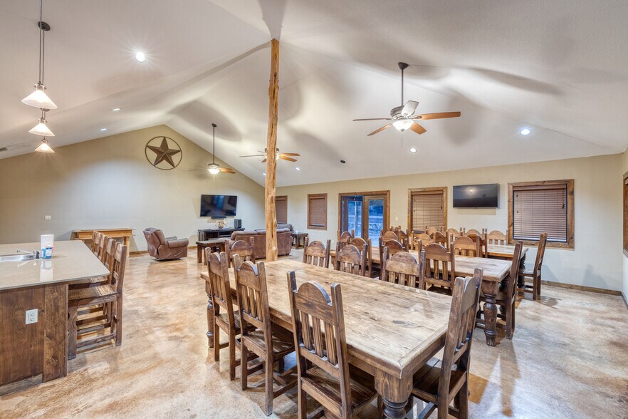 More Photos Of 16 Mountain Laurel Ln, Concan Hospitality For Sale