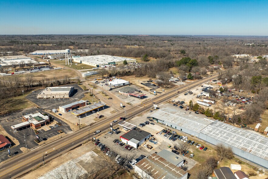 More Photos Of 1911 S Highland Ave, Jackson Service Station For Lease