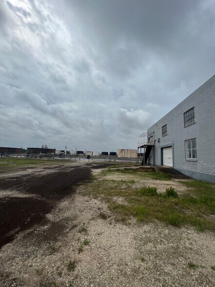 More Photos Of 750A Viaduct Rd, Chickasaw Manufacturing For Lease