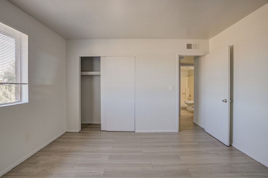 More Photos Of 2424 E Grandview Rd, Phoenix Apartments For Sale