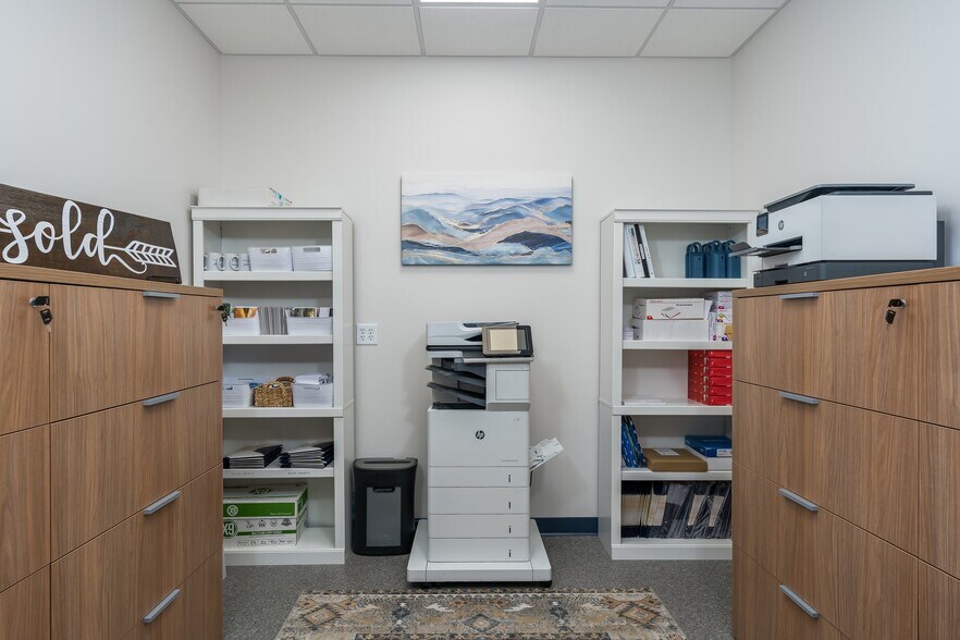 More Photos Of 320 Saint Andrews Dr, Mankato Office For Sale