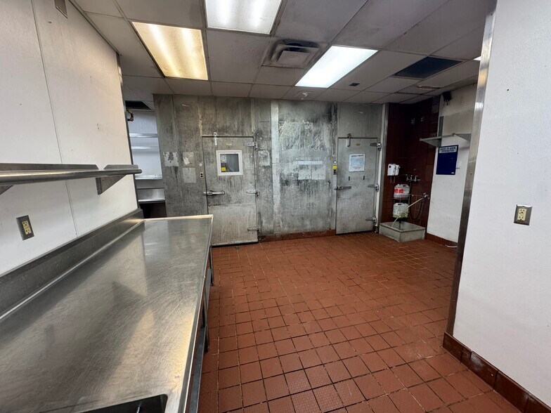 More Photos Of 3953 W Sunset Ave, Springdale Restaurant For Lease