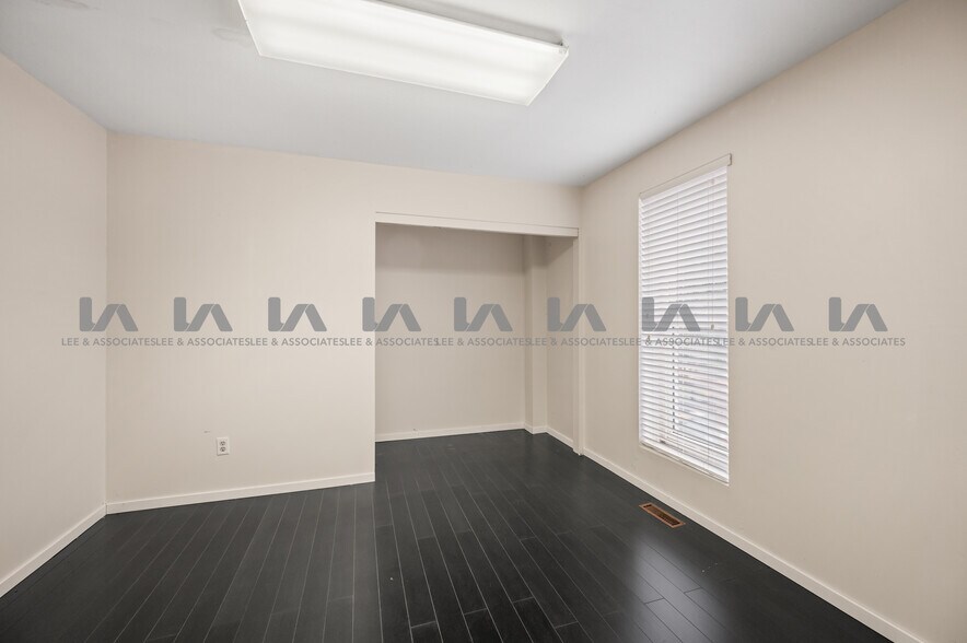 More Photos Of 2727 Dixon St, Port Coquitlam Industrial For Sale