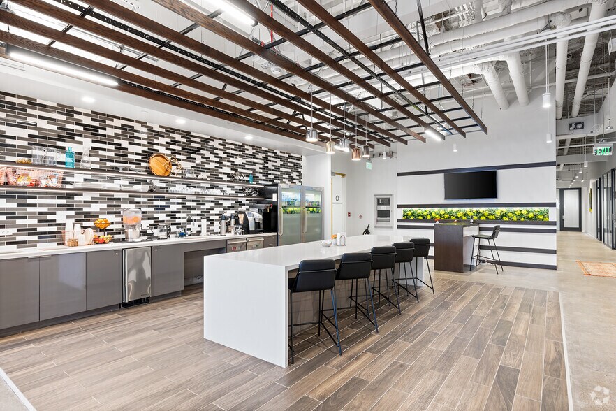 More Photos Of 44 S Broadway, White Plains Coworking Space