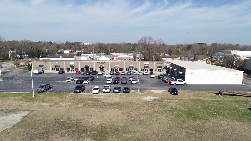 More Photos Of 726 Ramsey St, Fayetteville Flex For Lease