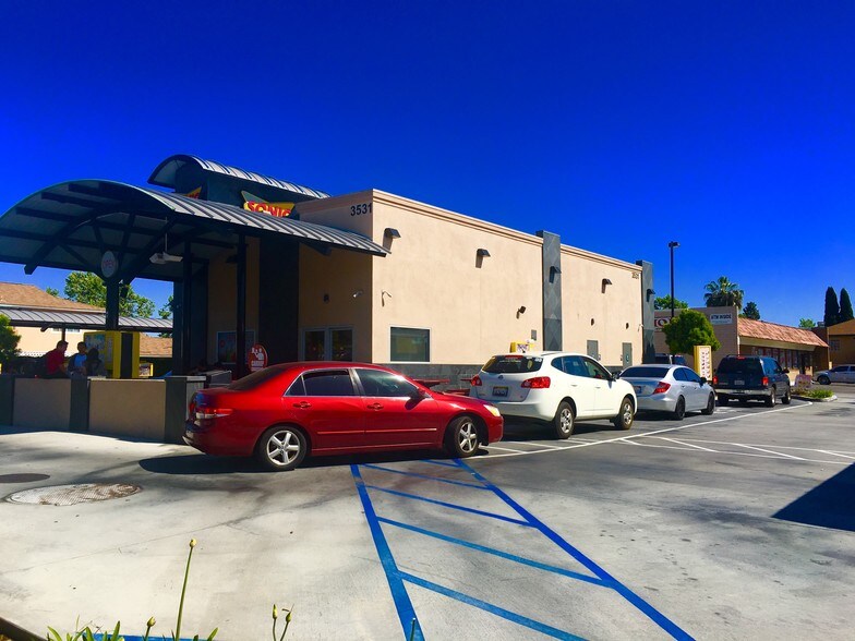 More Photos Of 3531 S Fairview St, Santa Ana Fast Food For Lease