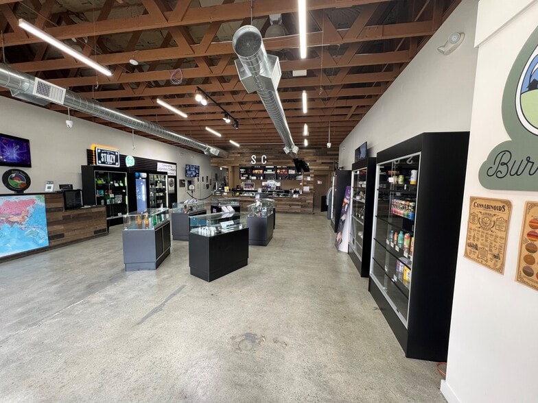 More Photos Of 174 N Main St, Bishop General Retail For Lease