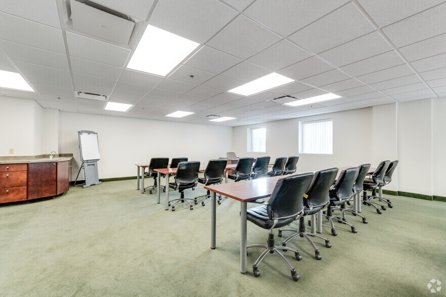 More Photos Of 119 N Washington Sq, Lansing Medical For Sale