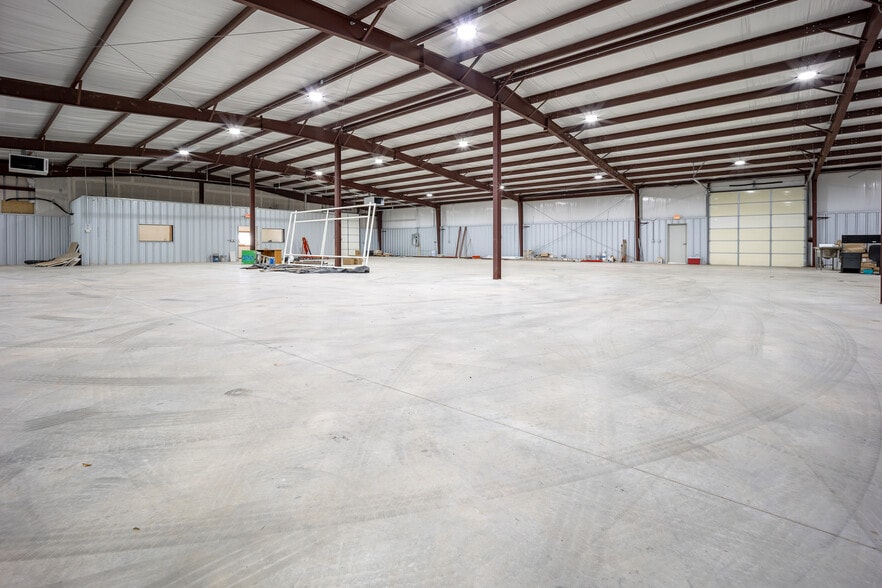 More Photos Of 6600 S I 35 Service Rd, Oklahoma City Flex For Lease