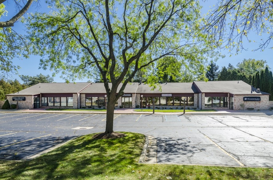More Photos Of 1350 E Lake Lansing Rd, East Lansing Medical For Sale