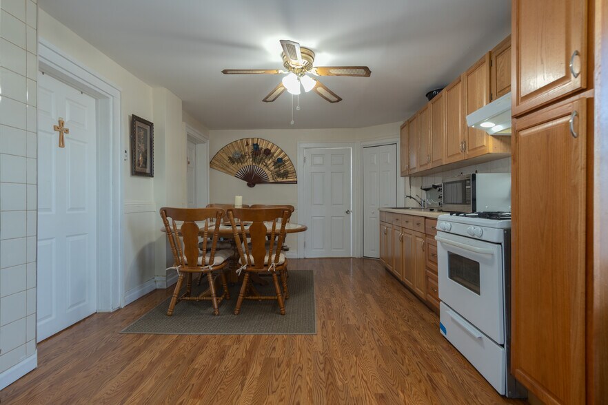 More Photos Of 82-84 W Railroad Ave, Garnerville Storefront Retail Residential For Sale