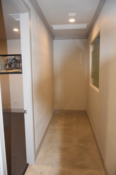 More Photos Of 414 N Main St, Grapevine Loft Creative Space For Lease