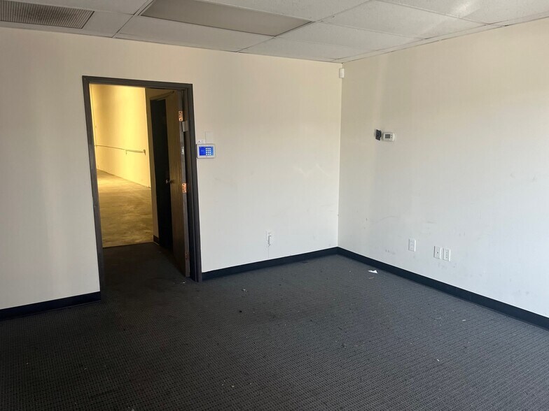 More Photos Of 570 W Lambert Rd, Brea Unknown For Lease