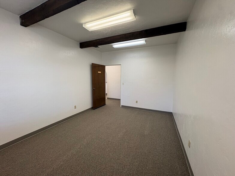 More Photos Of 470 Camino El Estero, Monterey Office For Lease