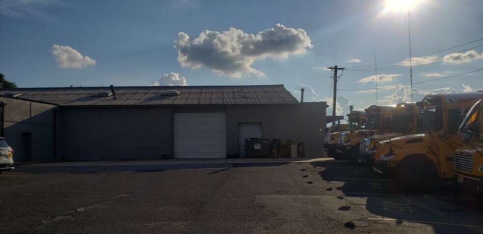 More Photos Of 2835 Crescent Blvd, Collingswood Light Manufacturing For Lease