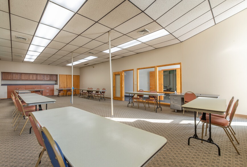 More Photos Of 210 W Spring St, Freeport Office For Sale