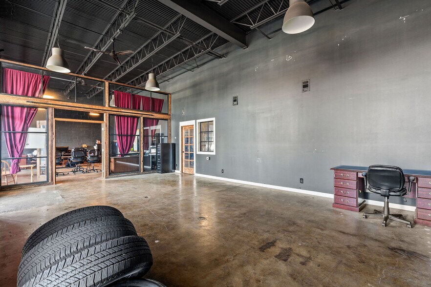 More Photos Of 1111-1115 Donelson Ave, Old Hickory Showroom For Lease