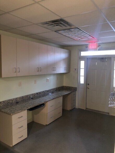 More Photos Of 316 W Pike St, Lawrenceville Medical For Lease