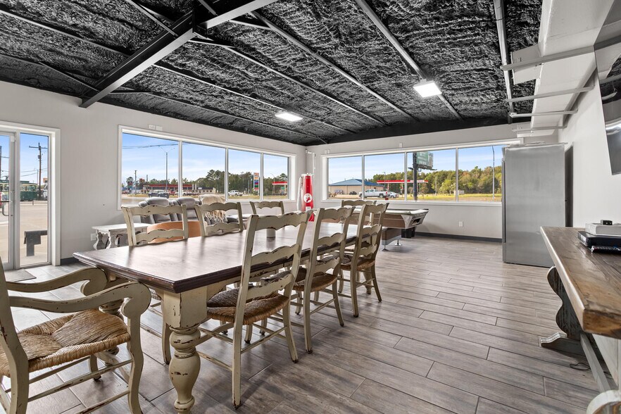 More Photos Of 3144 Texas Ave, Bridge City Warehouse For Lease