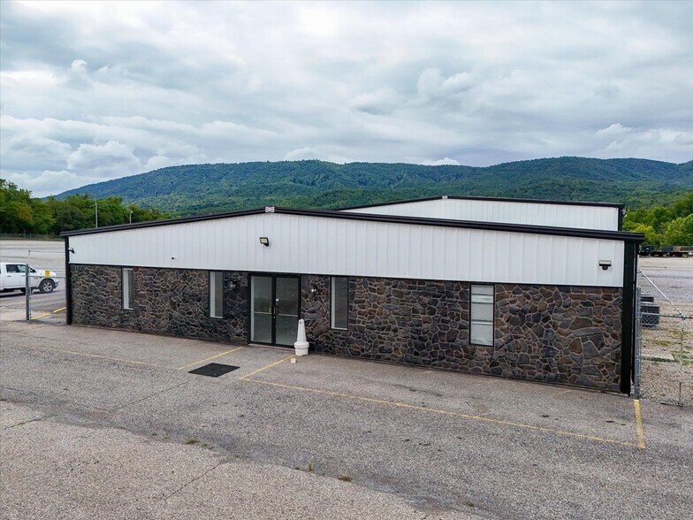 More Photos Of 1062 Mountain View Church Rd, Blue Ridge Flex For Lease