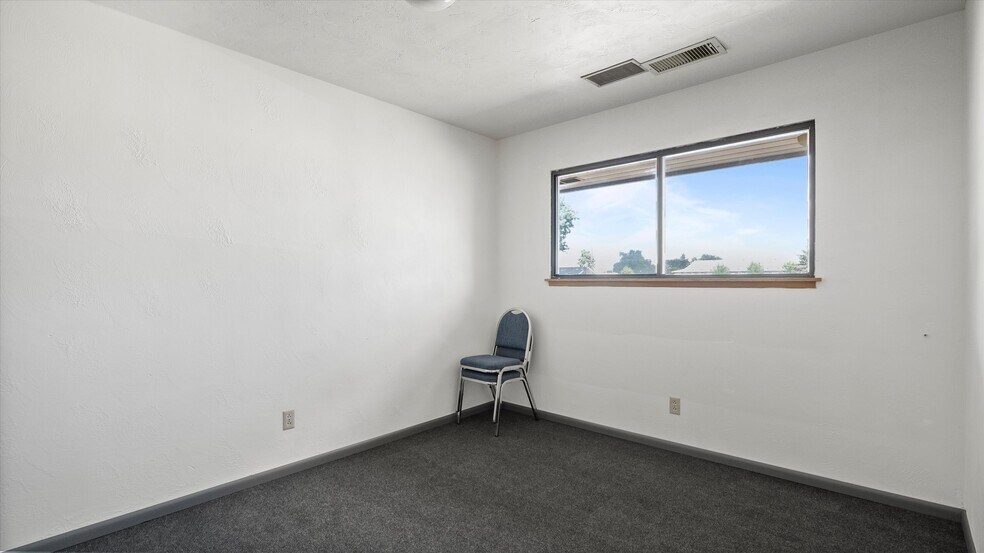 More Photos Of 5804 W Clearwater Ave, Kennewick Freestanding For Sale