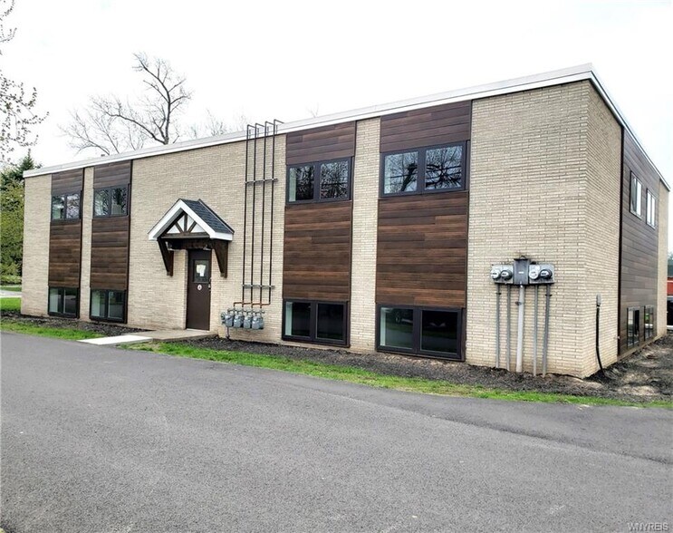 More Photos Of 300 Ohio St, Medina Office For Lease