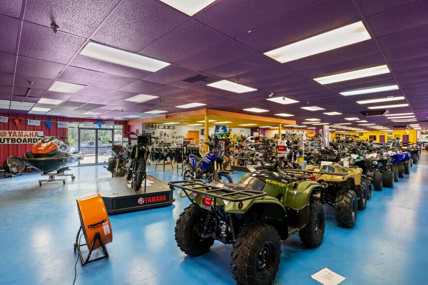 More Photos Of 812 Fort Crook Rd S, Bellevue Showroom For Sale