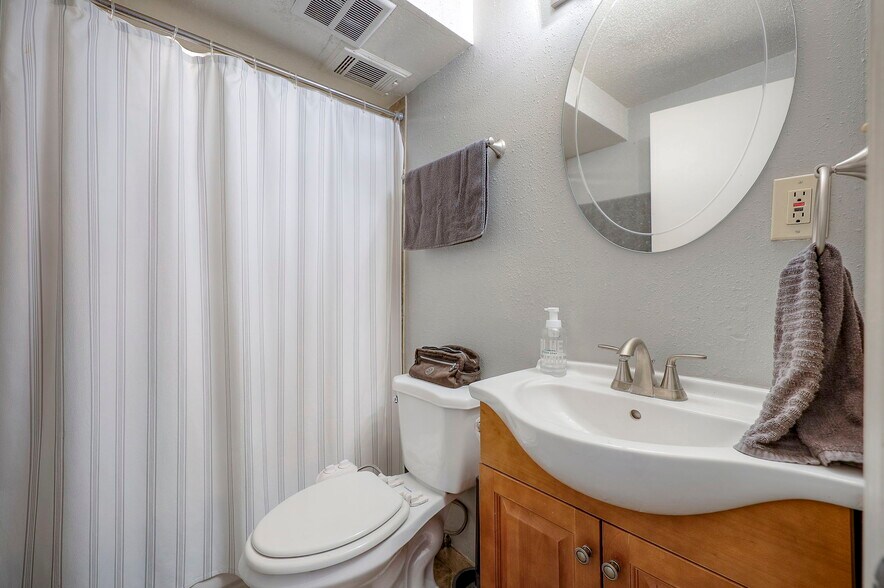 More Photos Of 4226-4228 Locust St, Kansas City Apartments For Sale