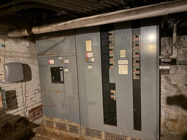 More Photos Of 12 E Main St, Chanute Hotel For Sale