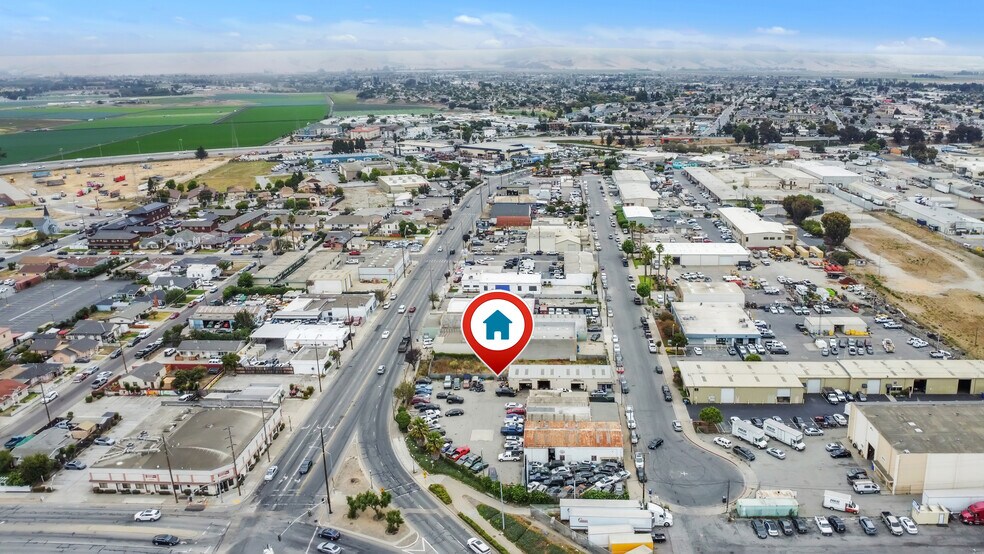 More Photos Of 227 Commission St, Salinas Showroom For Sale