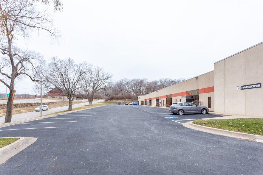 More Photos Of 1140-1146 Booth St, Kansas City Light Manufacturing For Lease